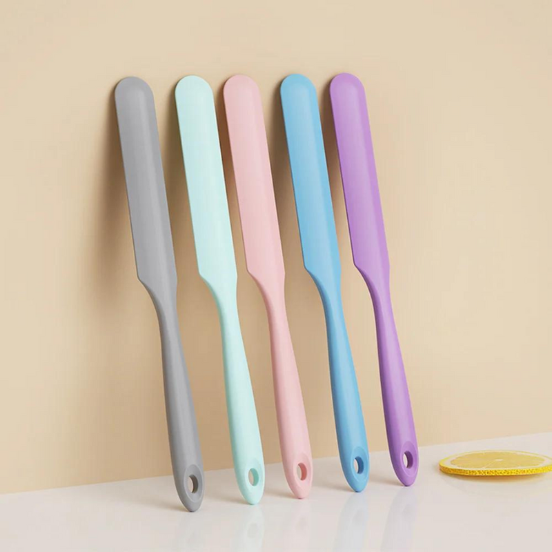 Long Heat Resistant Silicone Spatula With Versatile Mixing and Scraping Tool - Random Color