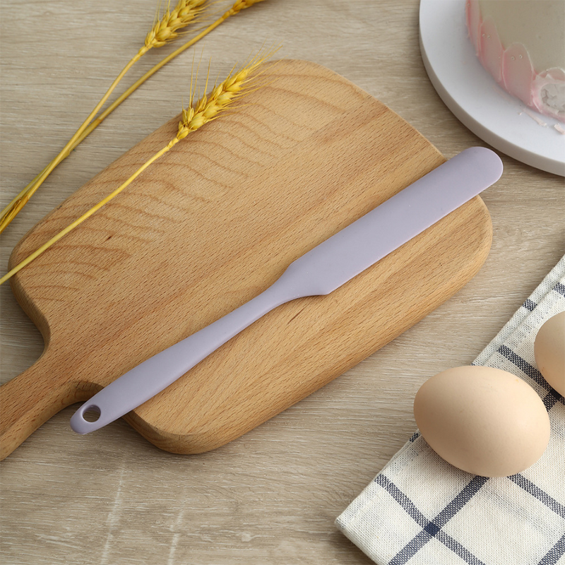 Long Heat Resistant Silicone Spatula With Versatile Mixing and Scraping Tool - Random Color