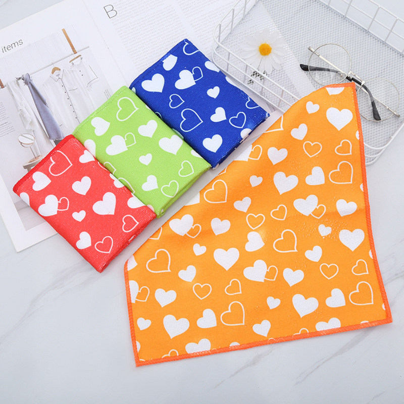 1 Piece - High-Absorbency Heart Patterned Cotton Cleaning Cloth - Soft and Durable - 30cm x 30cm